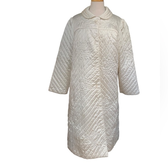 Other - Vintage 80’s white floral quilted midi length robe size L